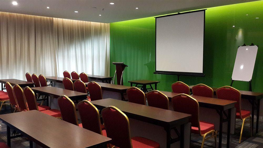 Hotel Zuri Express Mangga Dua 3*